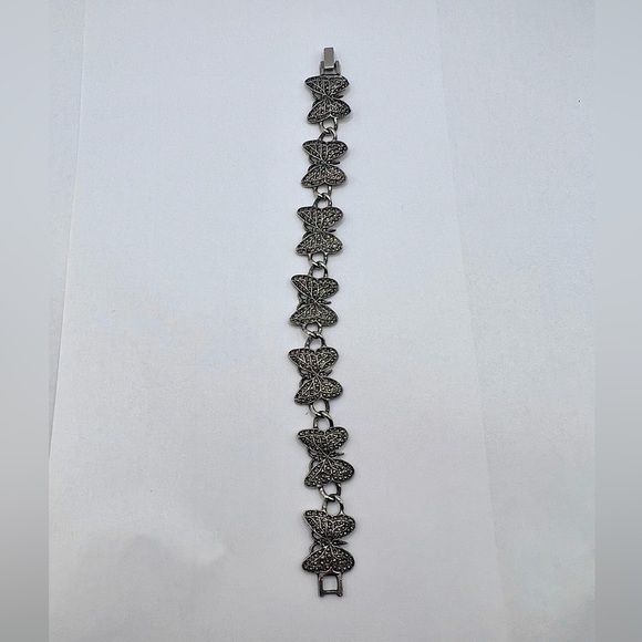 Vintage Silver Tone Butterfly Link Bracelet Petite Wrist - Picture 4 of 4